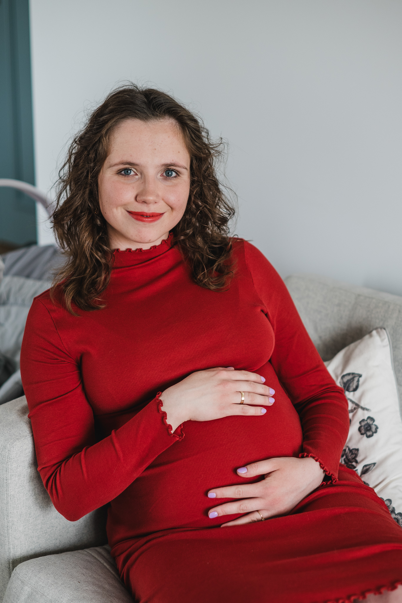 Sesja ciążowa w domu - naturalne, spokojne zdjęcia w Twojej przestrzeni 2 sesja ciążowa w domu