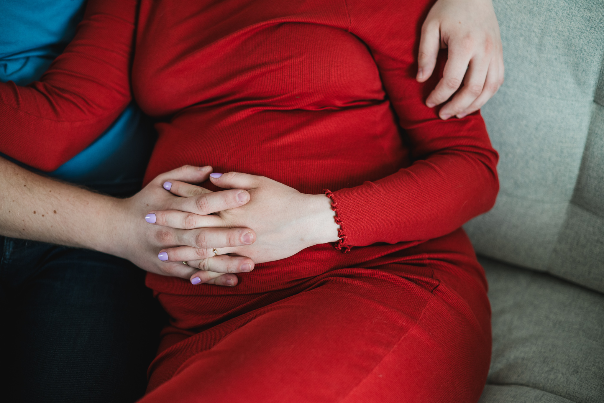 Sesja ciążowa w domu - naturalne, spokojne zdjęcia w Twojej przestrzeni 11 Sesja ciążowa w domu - naturalne, spokojne zdjęcia w Twojej przestrzeni 7