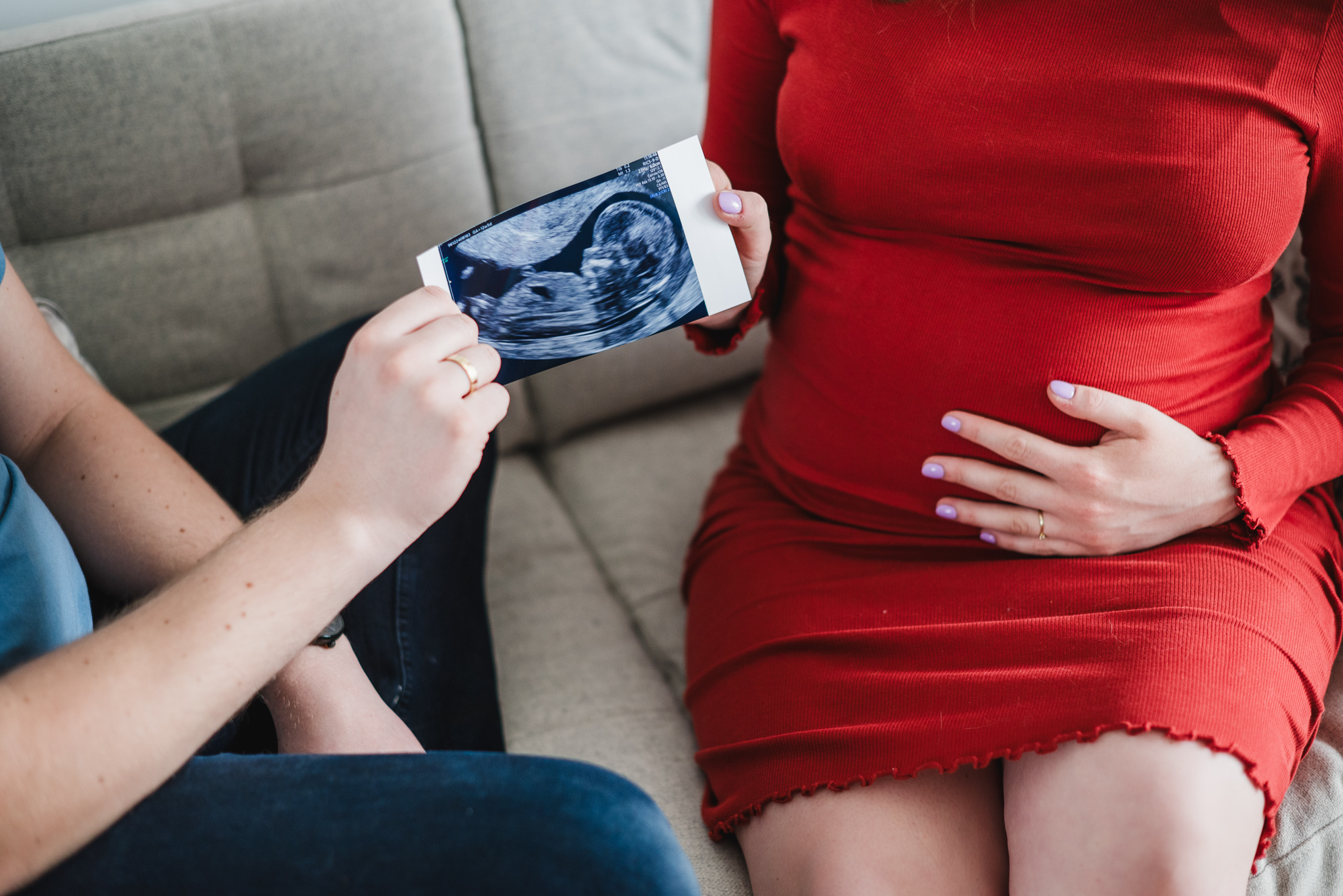 Sesja ciążowa w domu - naturalne, spokojne zdjęcia w Twojej przestrzeni 13 Sesja ciążowa w domu - naturalne, spokojne zdjęcia w Twojej przestrzeni 9